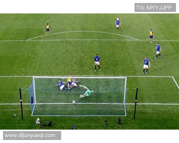 开创后卫时代的足球明星们如何重塑比赛格局与战术理念