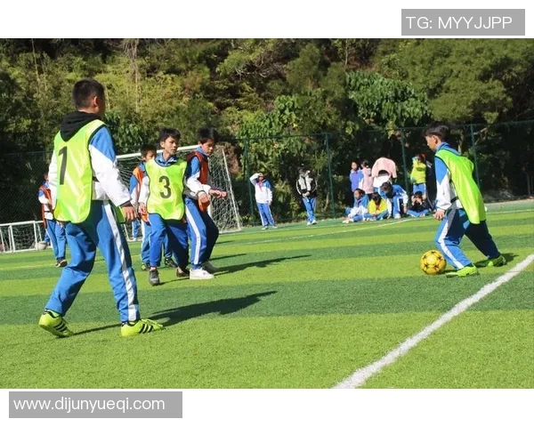 再回隆回与足球明星的亲密合影重温激情岁月与梦想追逐 再回隆回与足球明星的亲密合影重温激情岁月与梦想追逐