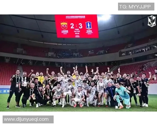 中超激战上港迎战泰达首发阵容揭晓精彩对决即将上演 中超激战上港迎战泰达首发阵容揭晓精彩对决即将上演