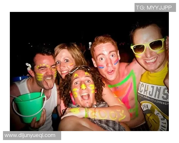 足球明星与女友共享浪漫假期甜蜜瞬间尽显幸福生活